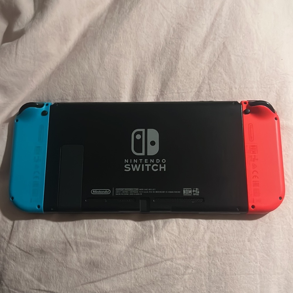 Nintendo switch - Picture 2 of 3